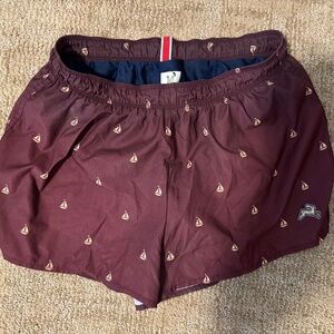 Tracksmith - W's Cannonball Run Shorts - Maroon w/ Yellow Sailboats - M